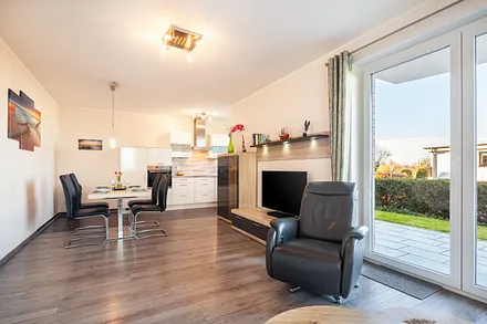 Wohnraum mit Essbereich und Küche