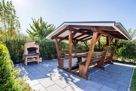 Grill mit Sitzmöglichkeit