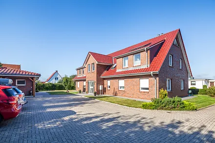 Parkplätze auf dem Grundstück