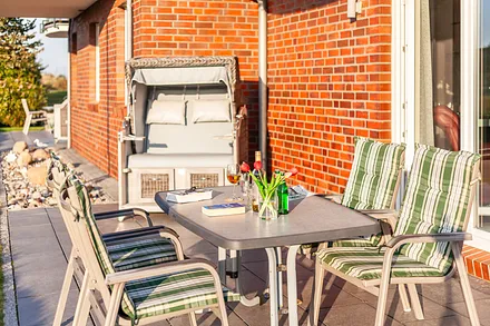 Terrasse mit Strandkorb