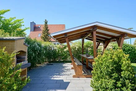 Grill mit Sitzgelegenheit