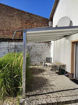 Eingang mit Terrasse