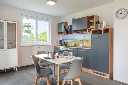 offene Küche und gemütlicher Essbereich