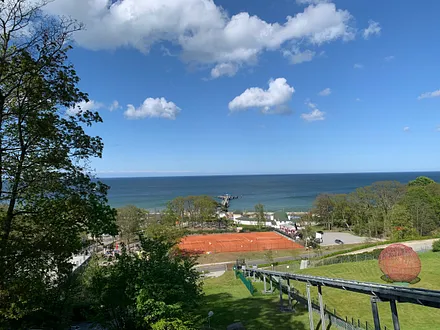 Blick auf die Seebrücke und den Nordstrand von Göhren