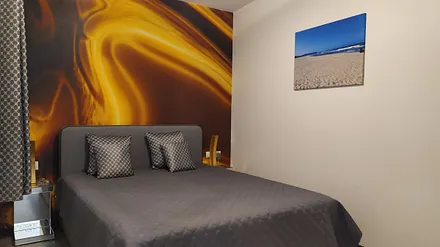 2 Schlafzimmer mit Boxspringbetten