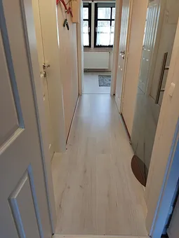 Wohnungsflur Blick vom Wohn- zum Schlafzimmer 