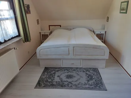 Schlafzimmer Bett 180x200cm