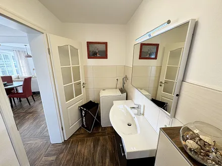 Großer Spiegel im Gäste WC