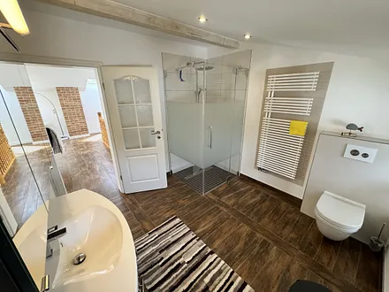 Ebenerdige Dusche im Obergeschoss