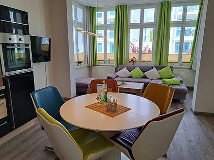 gemütliche Sitzecke, vollwertige Küchenzeile mit Sitz- und Essecke