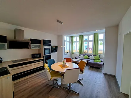 gemütliche Sitzecke, vollwertige Küchenzeile mit Sitz- und Essecke