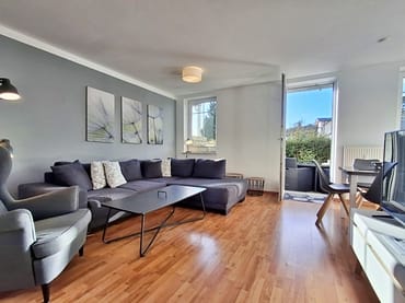 Wohn- und Essbereich mit Zugang zur Terrasse