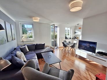 Wohn- und Essbereich mit Zugang zur Terrasse