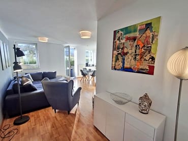 Wohn- und Essbereich mit Zugang zur Terrasse