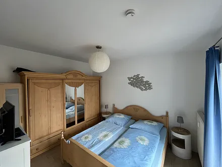 FW1, Schlafzimmer mit eigenem Balkon und TV