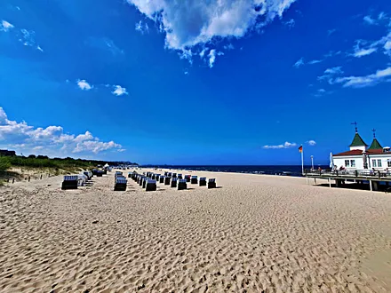 Strand und Seebrücke AHlbeck