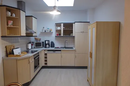 FW2, moderne Küche mit Mikrowelle u. Geschirrspüler