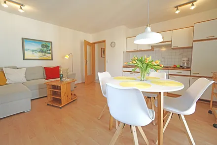 Wohnzimmer mit Küchenzeile