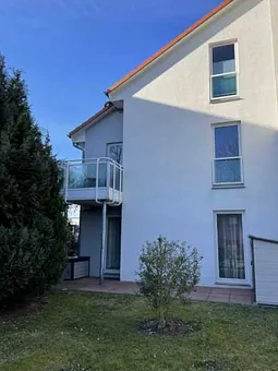 Außenansicht mit Balkon