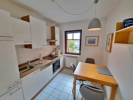 separate Küche mit Essplatz