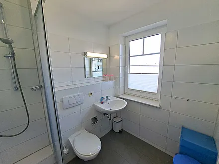 Tageslicht-Bad mit DU/WC