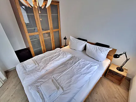 1. Schlafzimmer mit Doppelbett