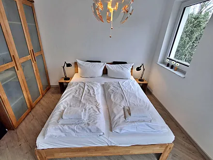 1. Schlafzimmer mit Doppelbett
