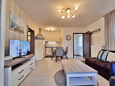 Wohn- und Essbereich mit Zugang zur Terrasse