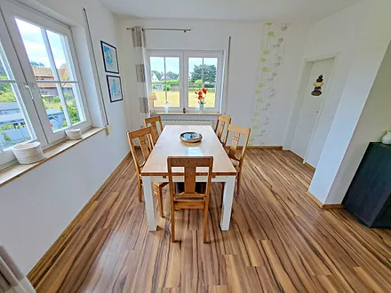 großzügiger Essbereich