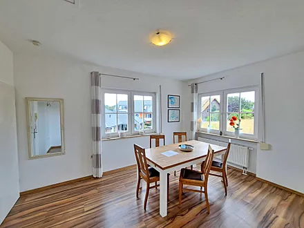 großzügiger Essbereich