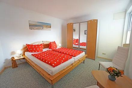 Hauptschlafzimmer mit Doppelbett