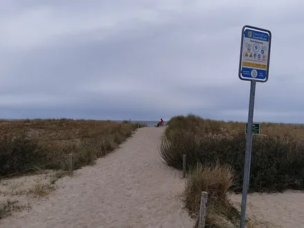 Strandübergang zur "Sonnenuntergangs"-bank