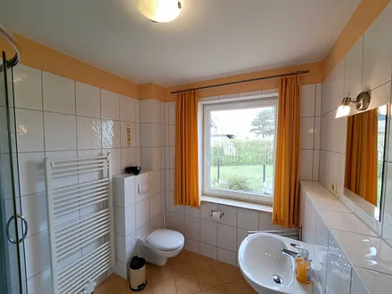 Tageslicht-Bad mit DU/WC