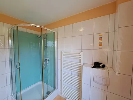 Tageslicht-Bad mit DU/WC