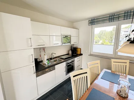 Küchenzeile mit Geschirrspüler