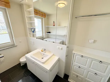 Badezimmer mit Waschplatz