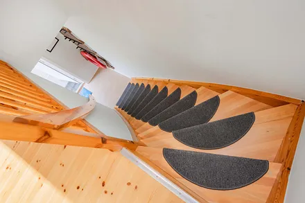 Treppe ins Obergeschoss