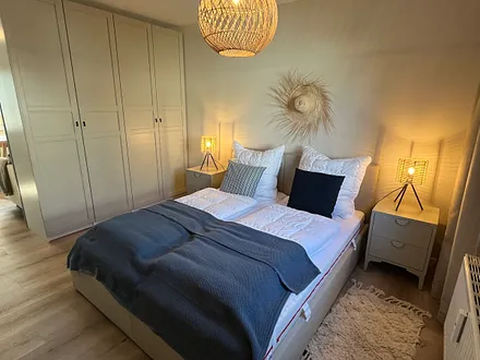 Schlafbereich mit Doppelbett 160 x 200 cm