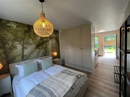 Schlafbereich mit Doppelbett 160 x 200 cm