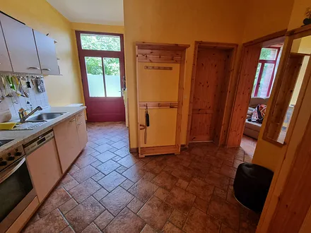 Küche und Garderobe