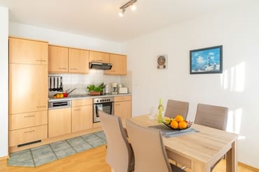 Küche mit Essbereich