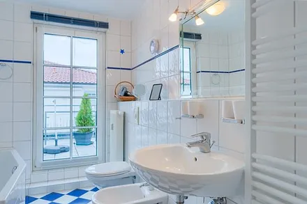 Bad mit Ausgang zur Terrasse