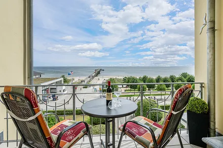 Balkon mit Blick auf die Bansiner Seebrücke