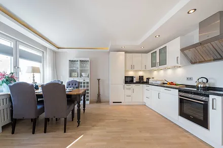 Großzügige Küchenzeile