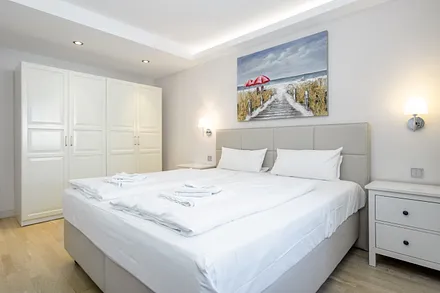 Schlafzimmer  1