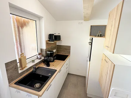 Küchenzeile mit Geschirrspüler