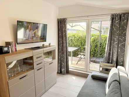 Wohnbereich mit Zugang zur Terrasse