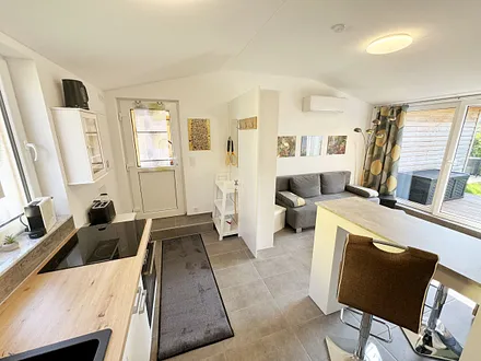 Küchenzeile mit Blick zum Eingang