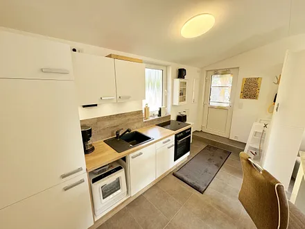 Küchenzeile mit Backofen