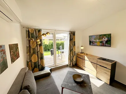 Wohnbereich mit Zugang zur Terrasse